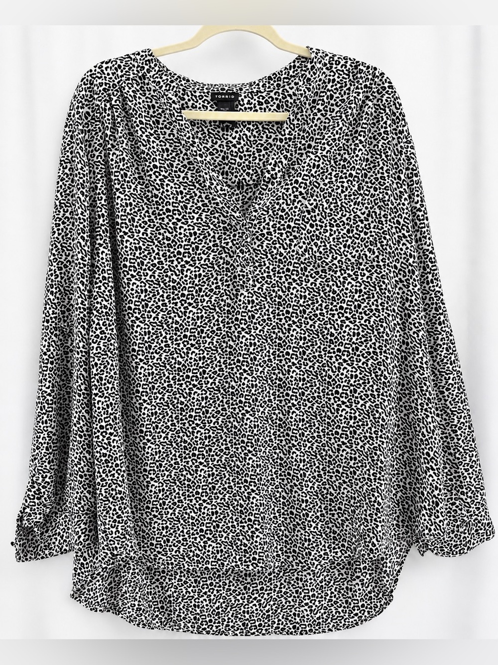 Torrid Black & White Leopard Print V-Neck Blouse Size 3(22/24)